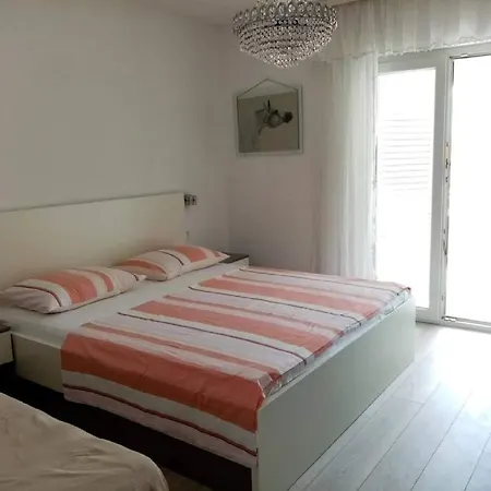 Pezo Apartament *